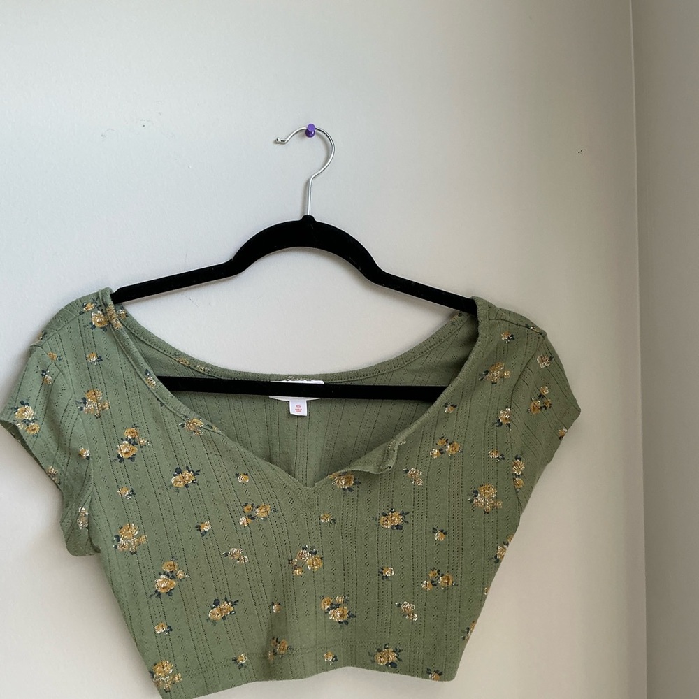 Colsie Green Floral Cropped Baby Tee Top – Cottagecore Pointelle XS